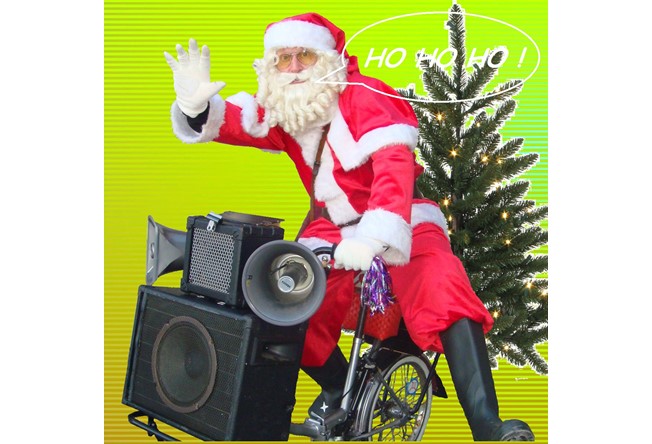 Kerst entertainment: Kerstman dj op fiets